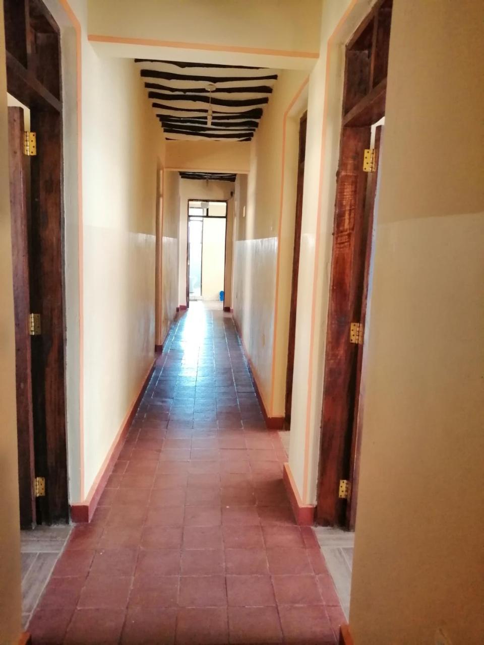 Diani Travellers Guest House Ukunda Exterior foto